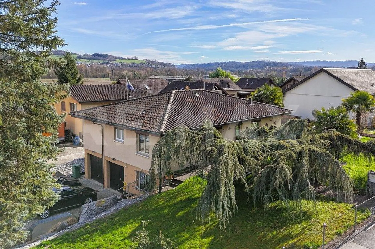 Maison individuelle de 5,5 pièces entre palmiers et prairie fleurie - Photo 2 sur 13