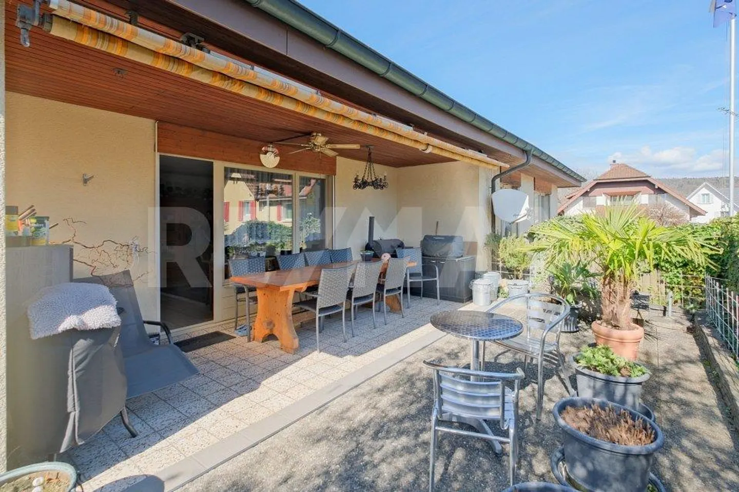 Maison individuelle de 5,5 pièces entre palmiers et prairie fleurie - Photo 4 sur 13