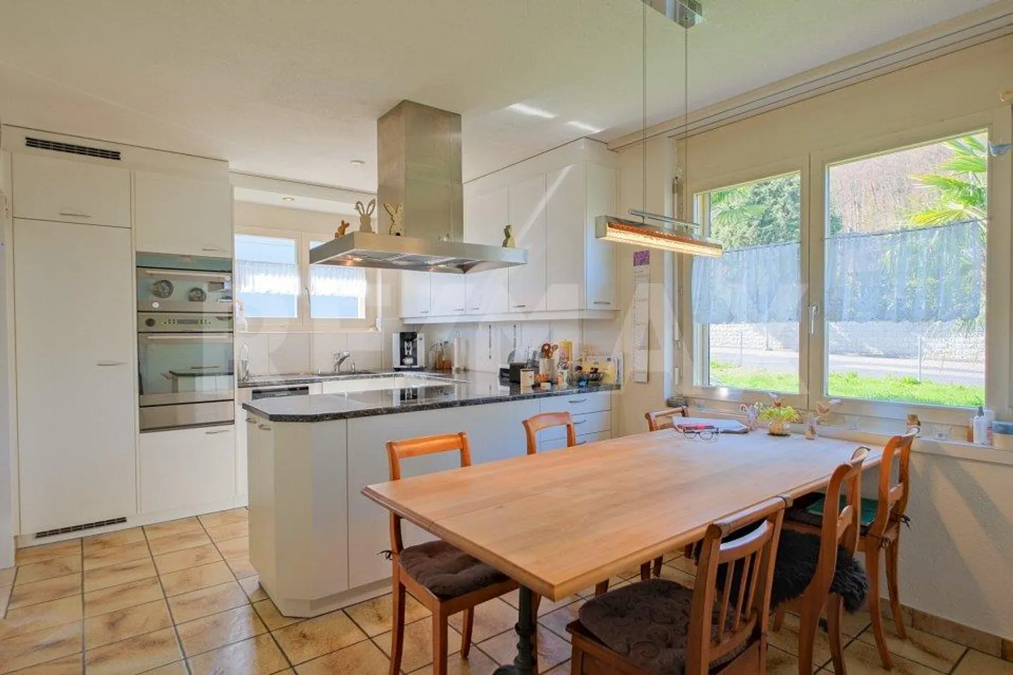 Maison individuelle de 5,5 pièces entre palmiers et prairie fleurie - Photo 5 sur 13