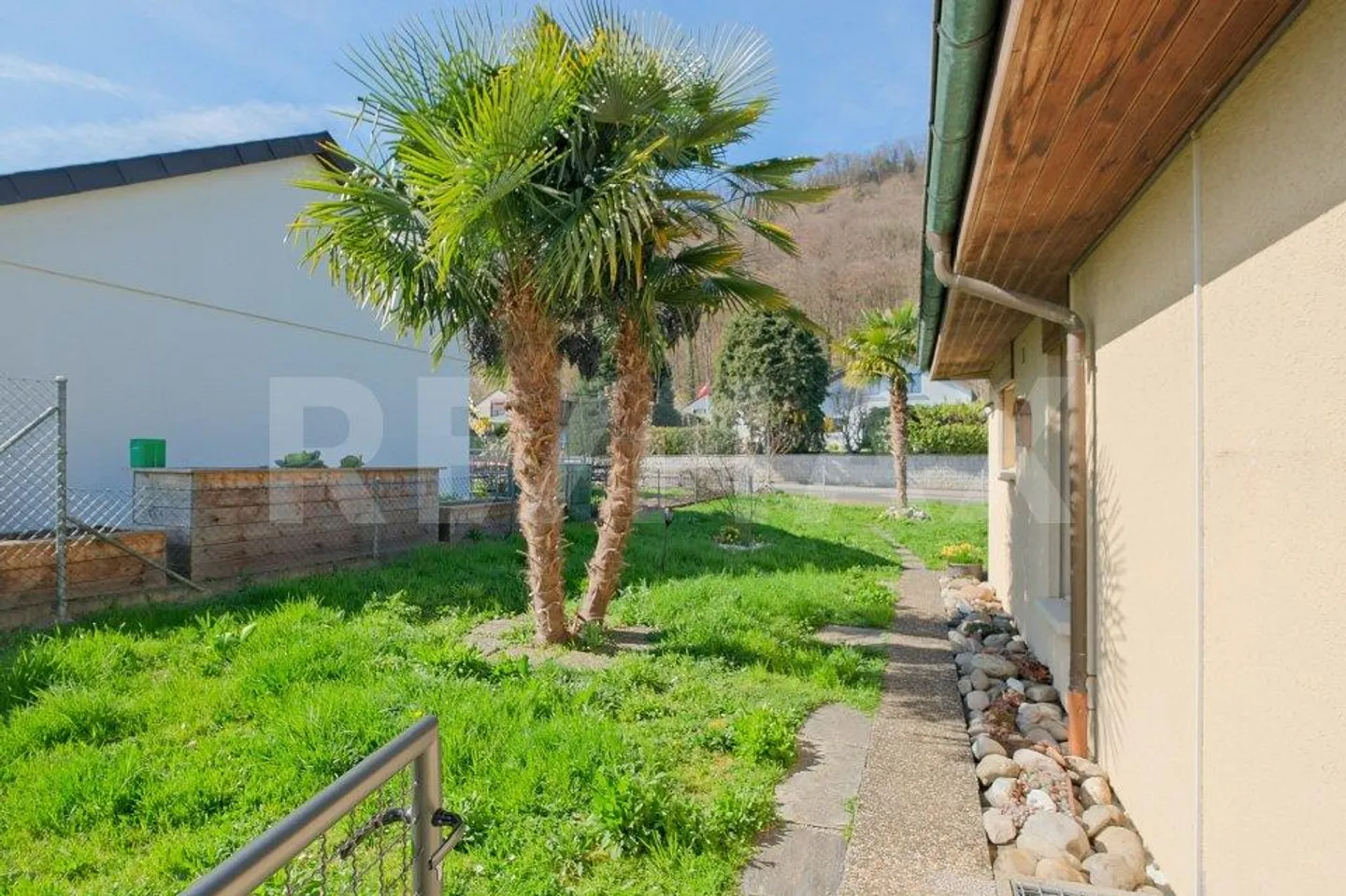 Maison individuelle de 5,5 pièces entre palmiers et prairie fleurie - Photo 12 sur 13