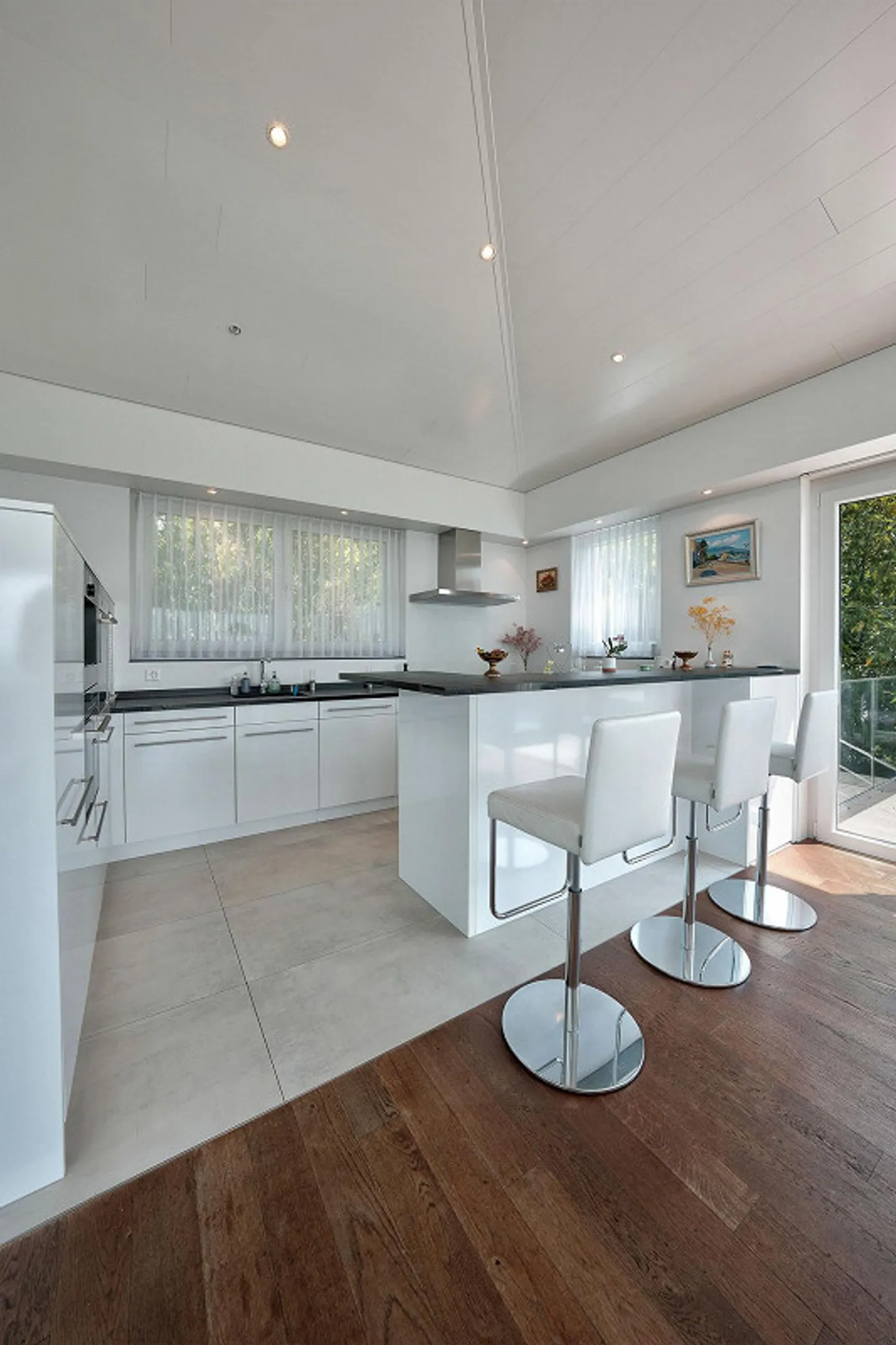 5.5 Room Attic Maisonette Apartment with Stunning Lake View - Photo 4 of 19