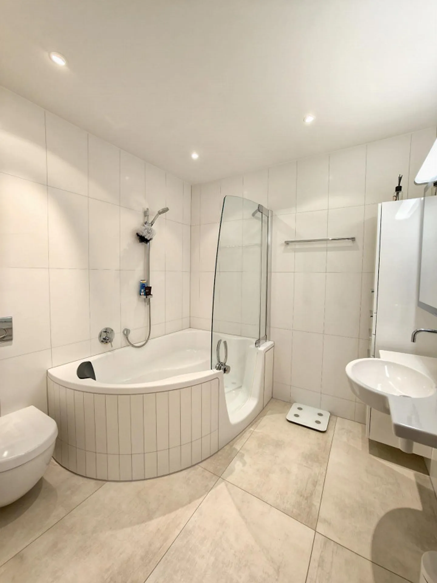 5.5 Room Attic Maisonette Apartment with Stunning Lake View - Photo 15 of 19