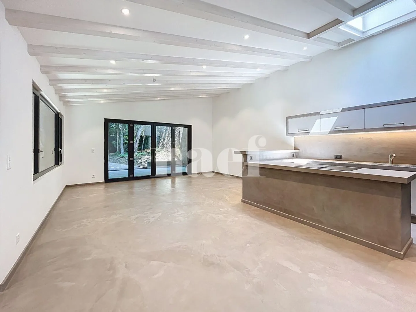 3.5 Room House - Photo 4 of 12