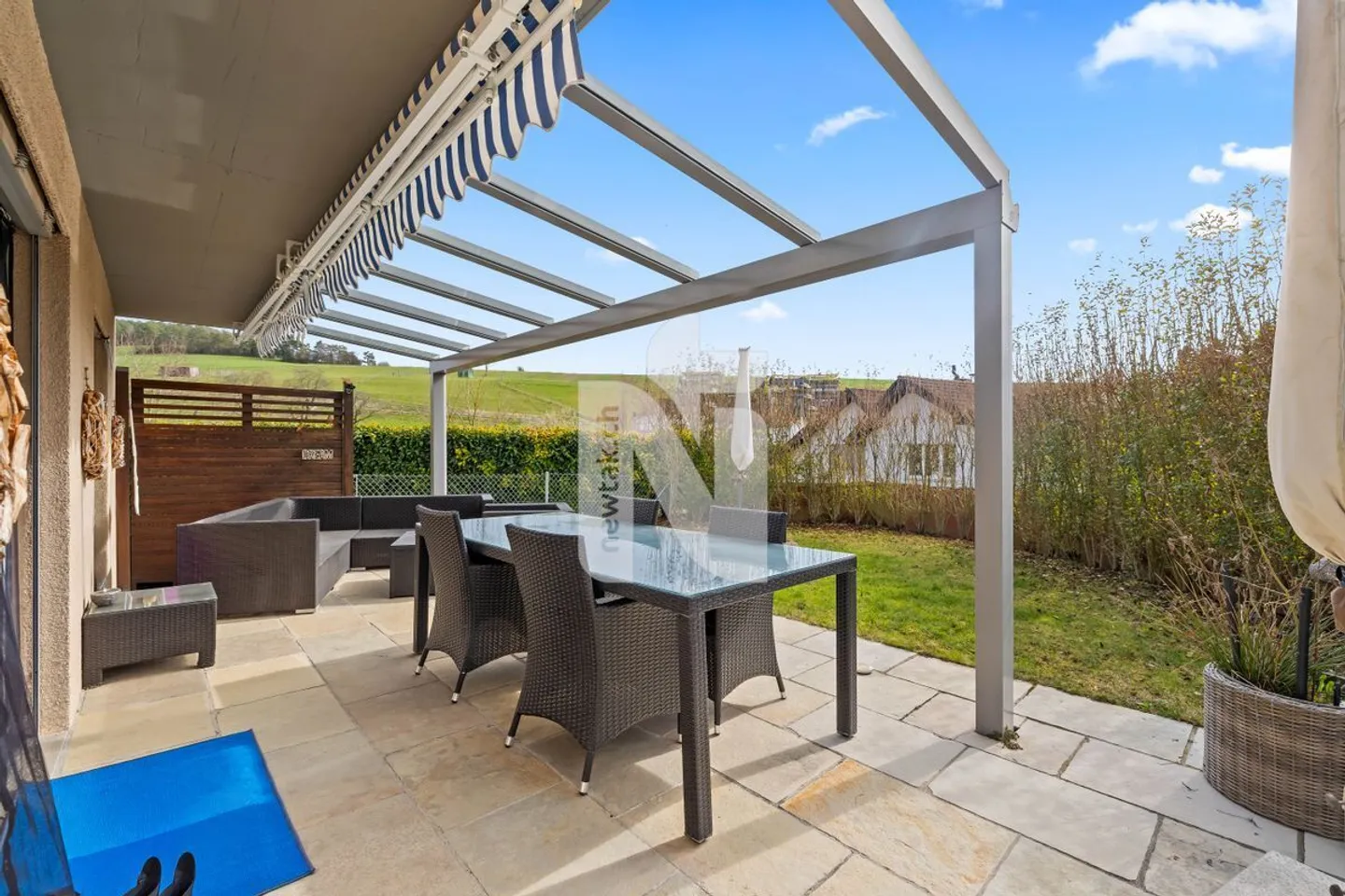 Quiet, modern, family-friendly with unobstructed views of greenery, garden and underground parking spaces - Photo 5 of 13