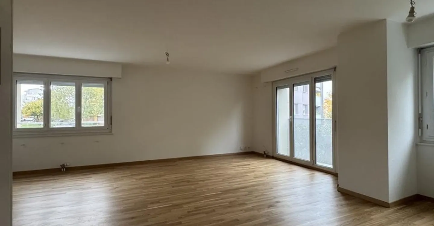 Logement rénové de 3.5 pièces au 1er étage - Photo 1 sur 10