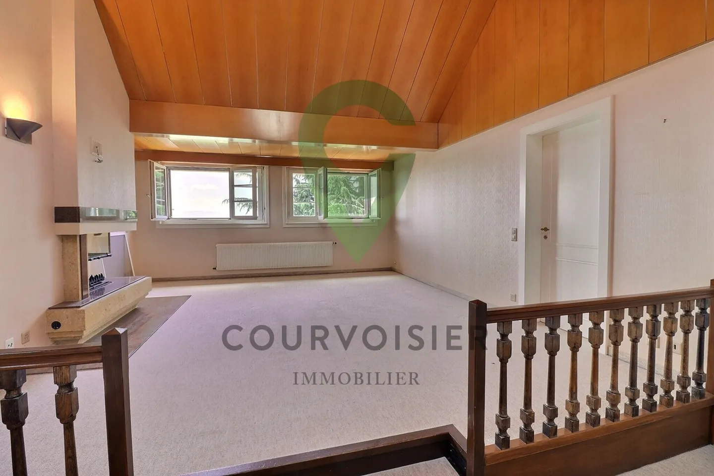 PENTHOUSE APARTMENT WITH UNOBSTRUCTED VIEW OF THE LAKE AND ALPS - Photo 3 of 13
