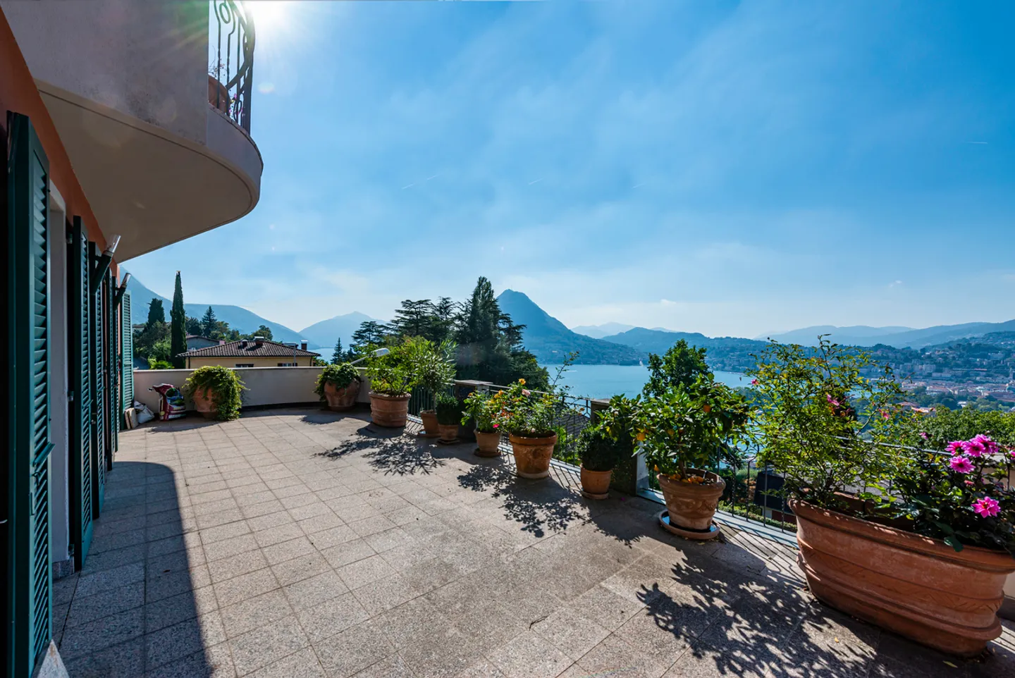 Apartment in a historic villa - Photo 2 of 21