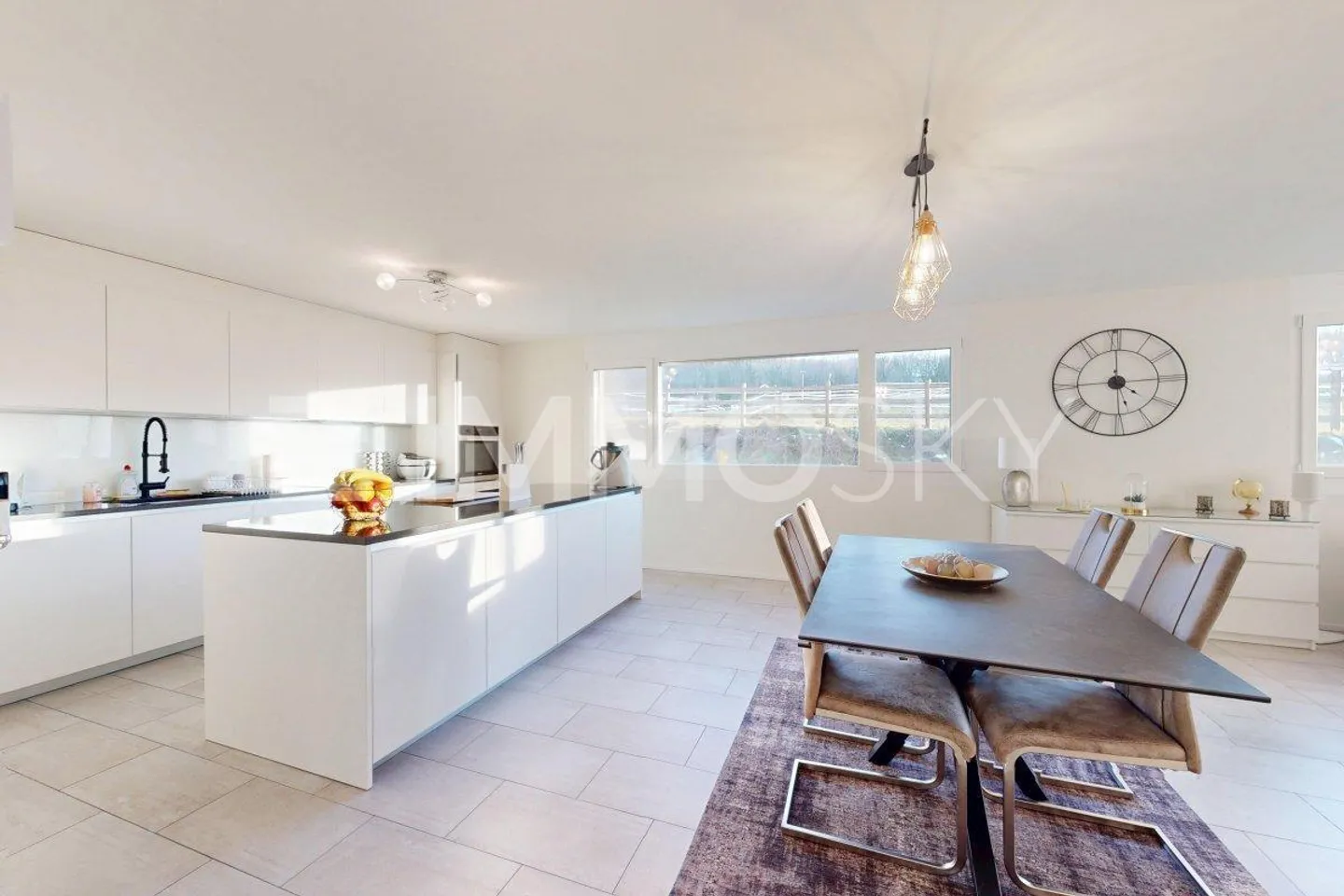 Spacious 5.5-room apartment on the edge of agricultural land - Photo 1 of 5