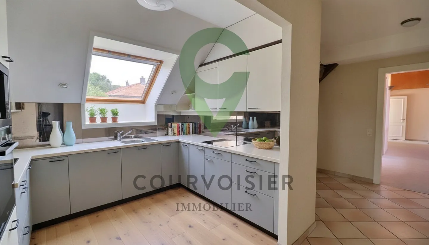 PENTHOUSE APARTMENT WITH UNOBSTRUCTED VIEW OF THE LAKE AND ALPS - Photo 10 of 13