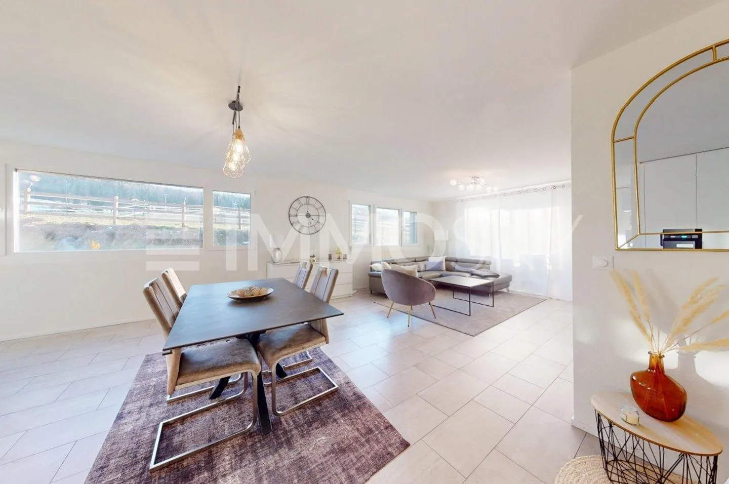 Spacious 5.5-room apartment on the edge of agricultural land - Photo 3 of 5