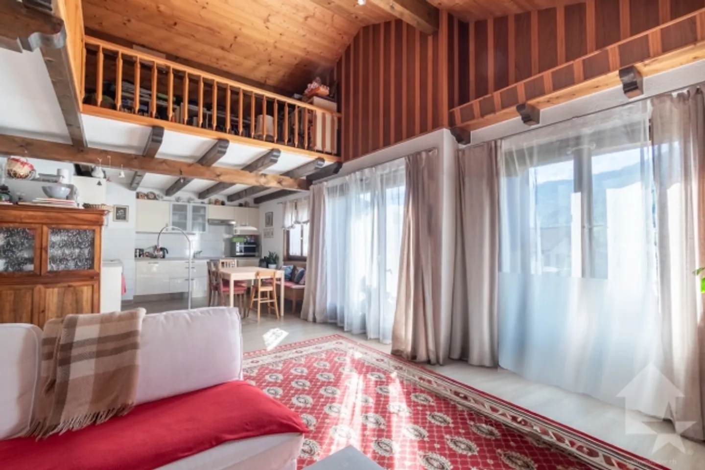 Troistorrents duplex on the top floor of a small building - Photo 1 of 14