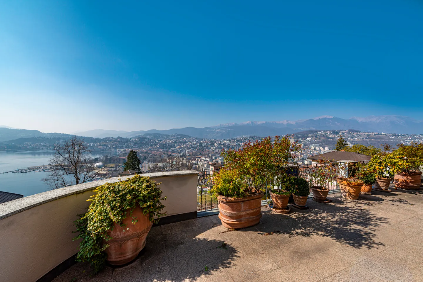 Apartment in a historic villa - Photo 3 of 21