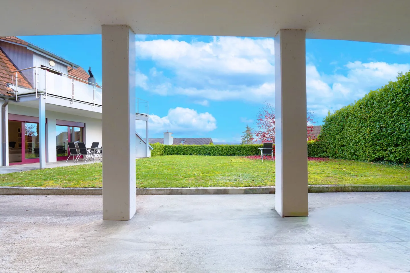 Panoramic View Meets Living Style - Two-Part Residential Residence - Photo 3 of 12