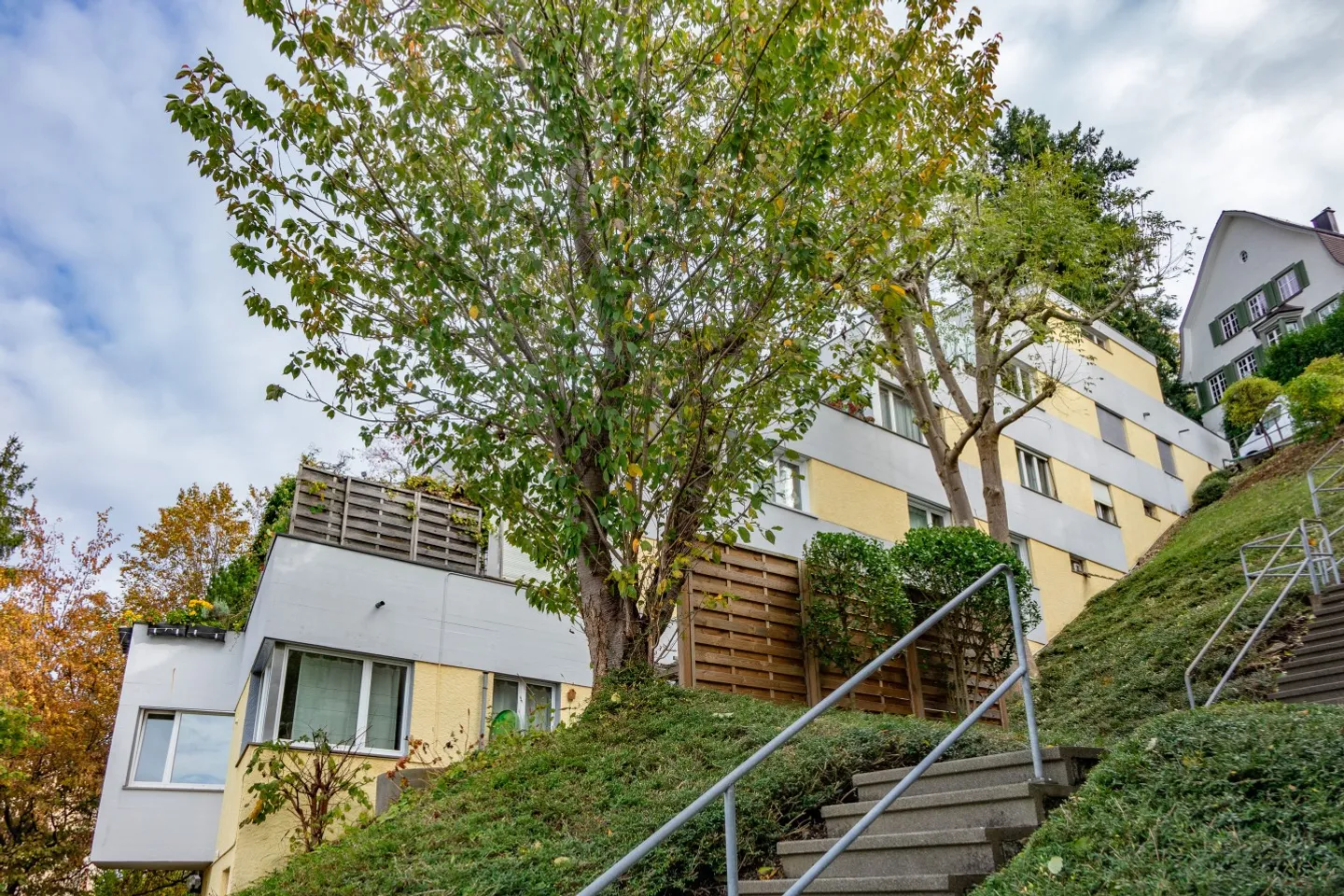 Appartement 4.5 pièces avec espace jardin et vue sur la ville - Photo 2 sur 11