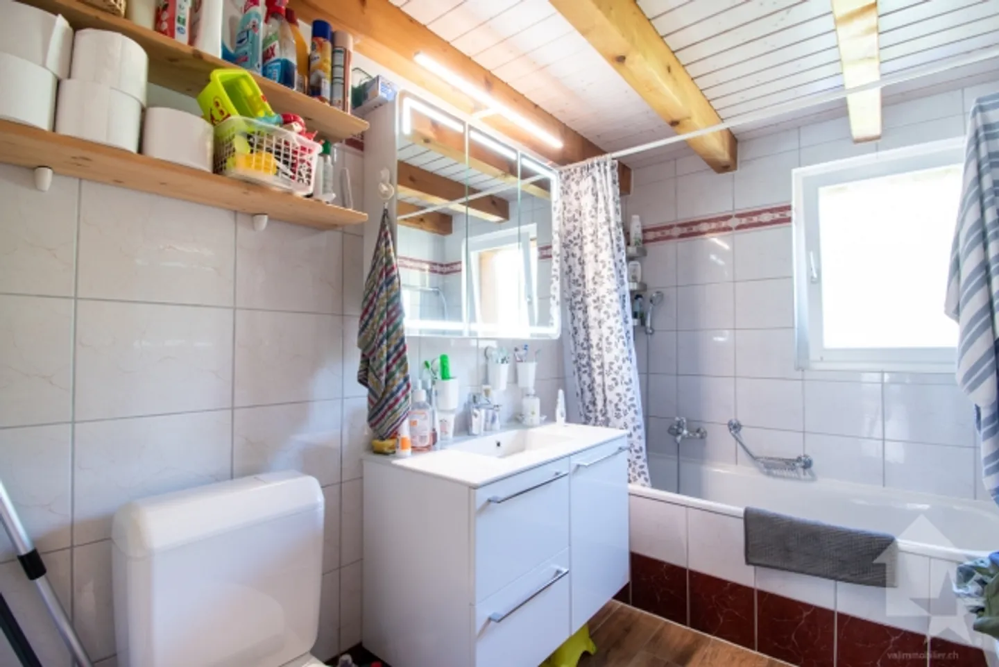 Troistorrents duplex on the top floor of a small building - Photo 7 of 14