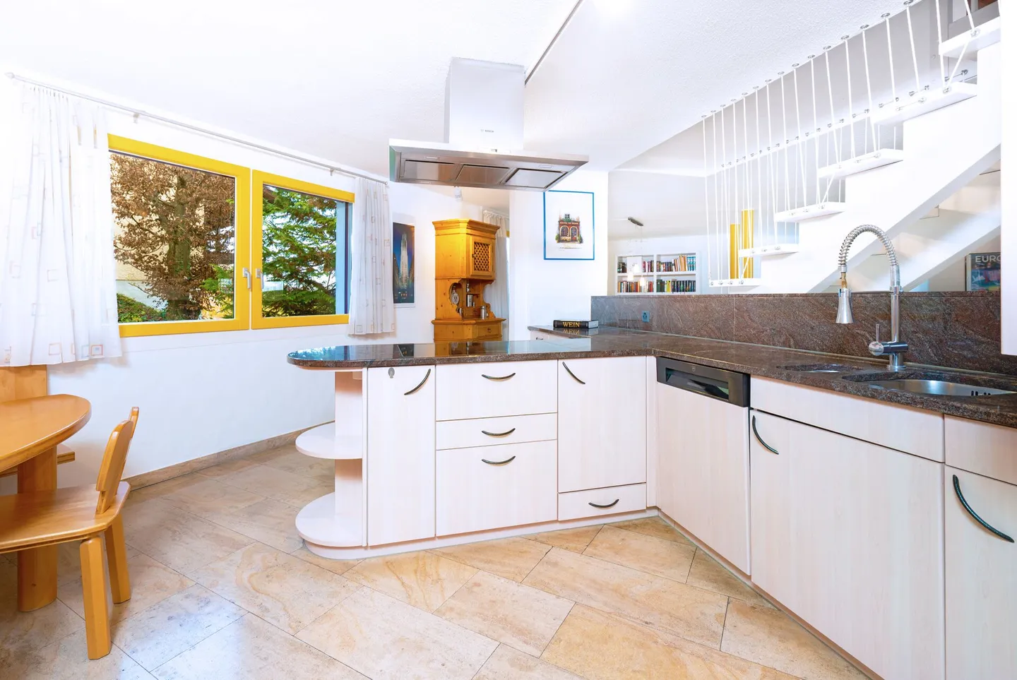 Panoramic View Meets Living Style - Two-Part Residential Residence - Photo 7 of 12