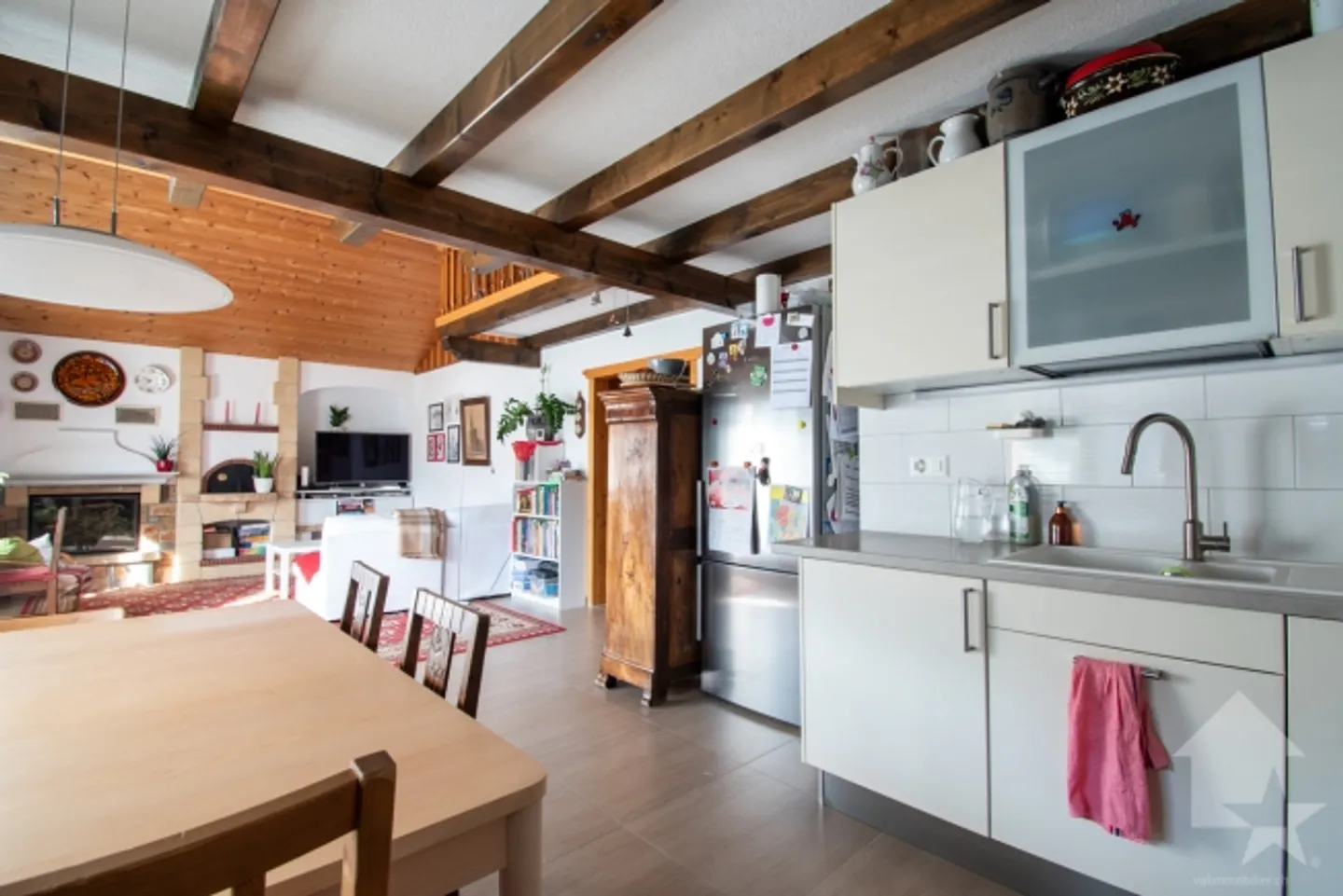 Troistorrents duplex on the top floor of a small building - Photo 5 of 14