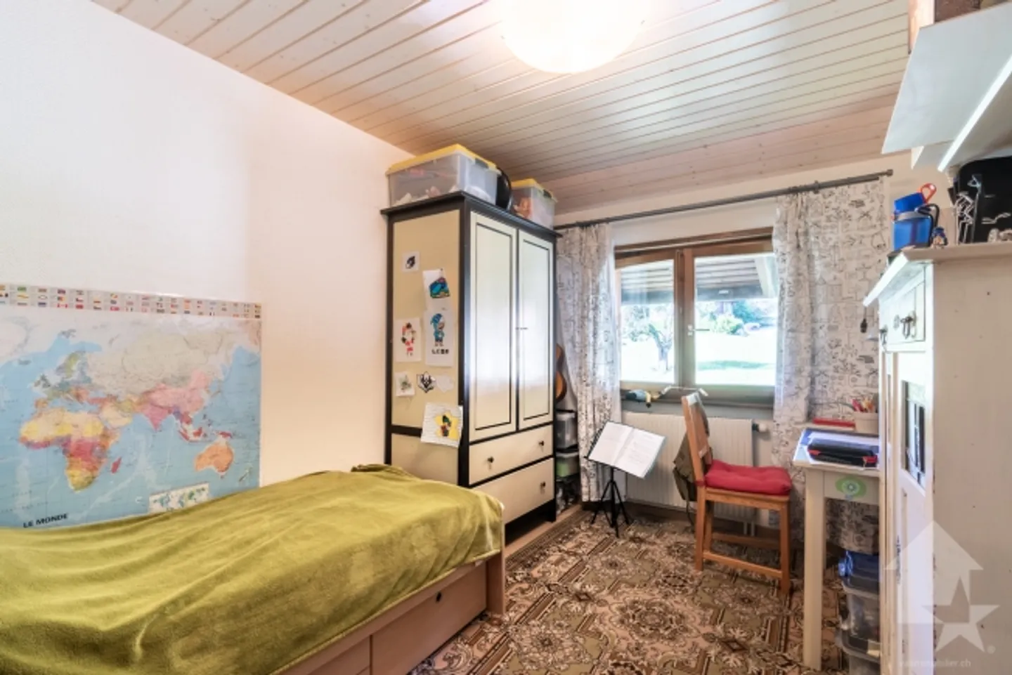 Troistorrents duplex on the top floor of a small building - Photo 8 of 14