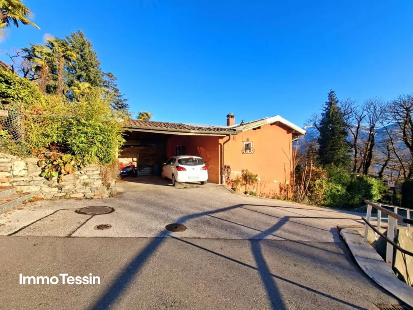 Locarno Monti: Grande appartamento al piano terra in una posizione top con giardino privato di 400 m2 - Foto 5 di 13