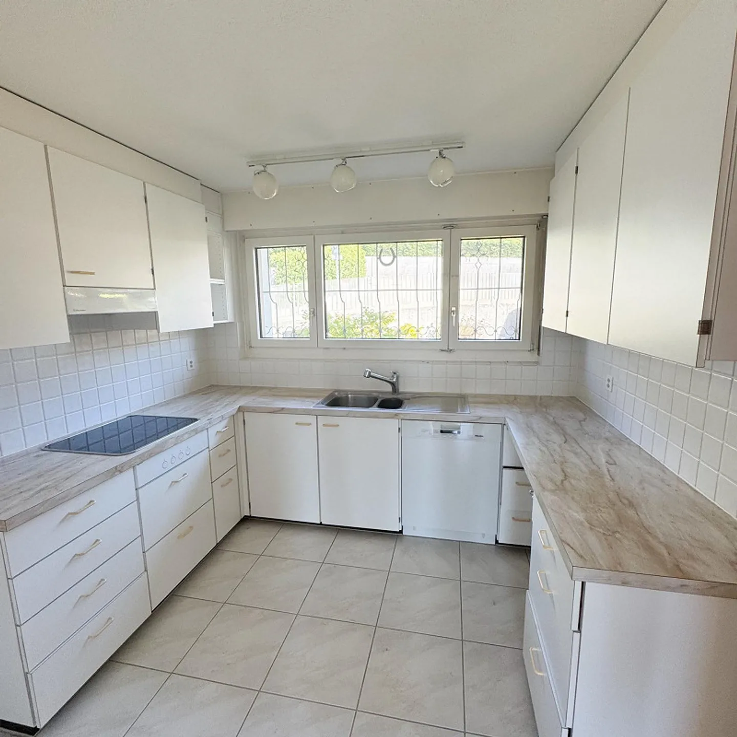 Charming 4.5-room single-family house with pool and mountain view in Füllinsdorf - Photo 8 of 20