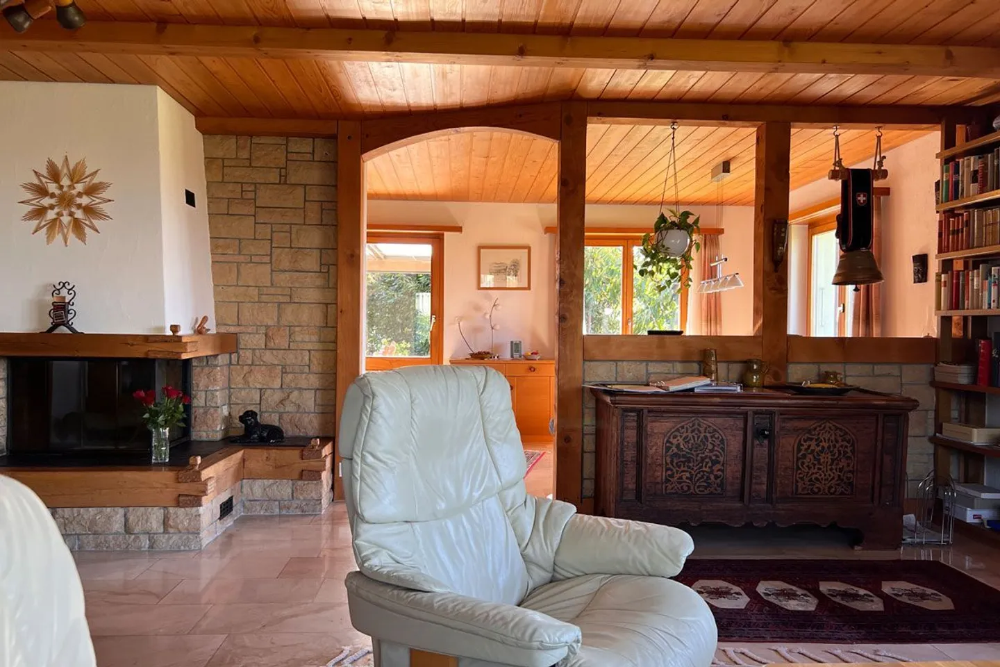 Maison individuelle de 4,5 pièces avec piscine à Radelfingen - Photo 3 sur 13