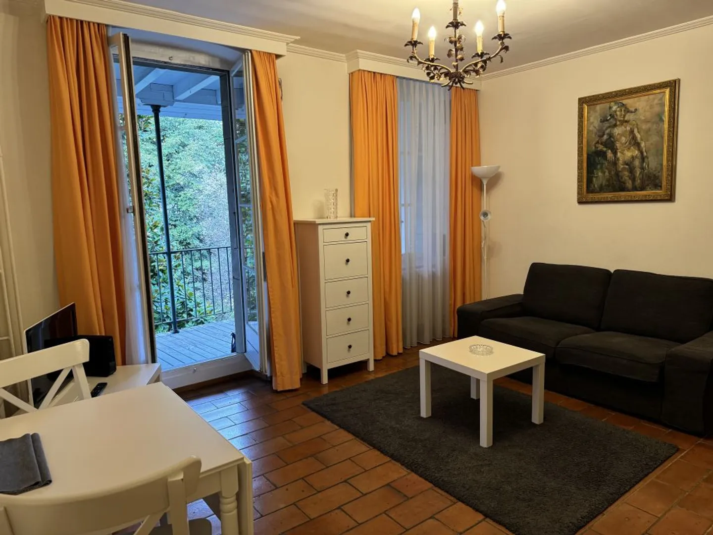 Charmant Appartement 2 Pièces - Photo 2 sur 6