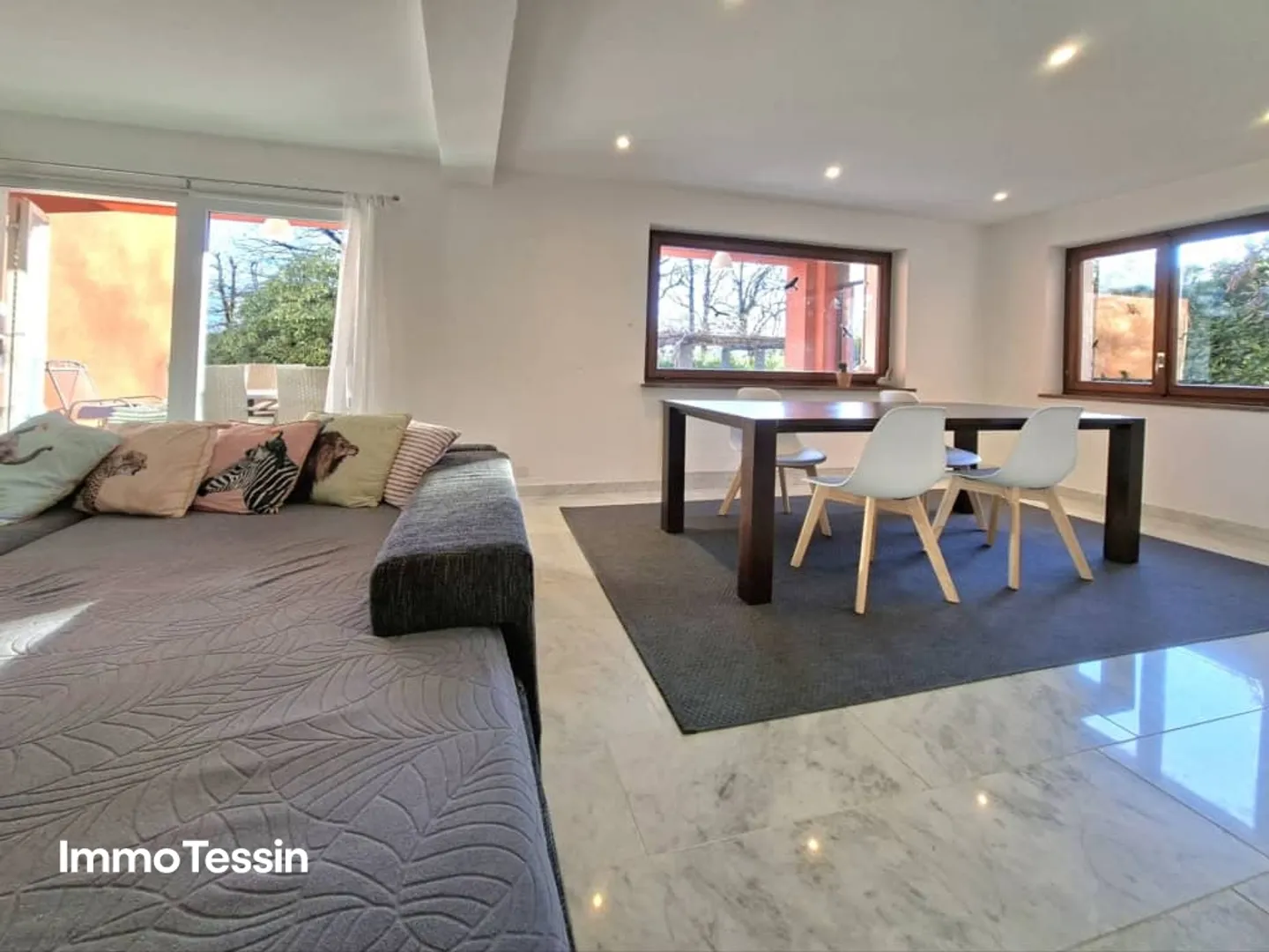 Locarno Monti: Grande appartamento al piano terra in una posizione top con giardino privato di 400 m2 - Foto 10 di 13