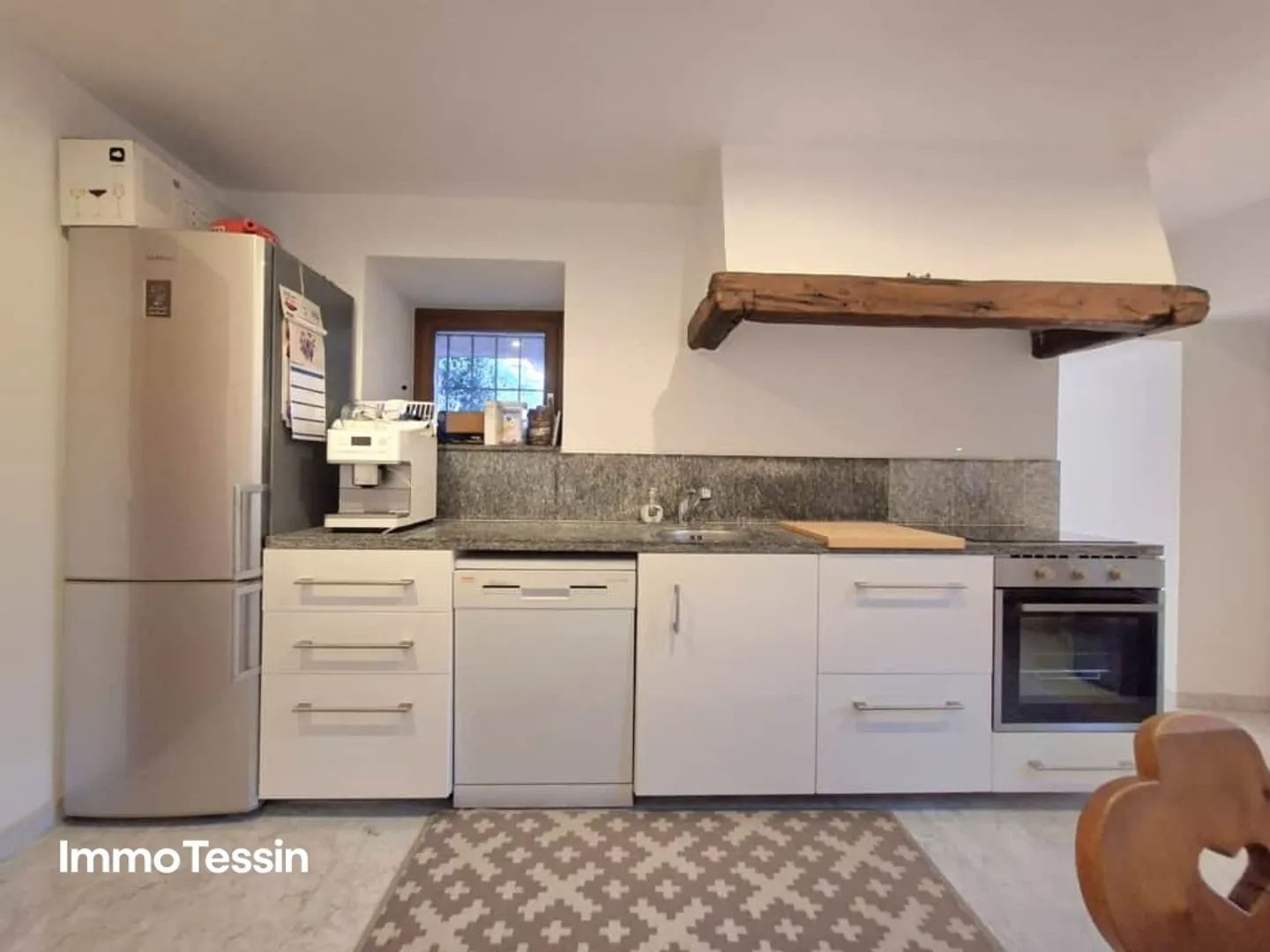 Locarno Monti: Grande appartamento al piano terra in una posizione top con giardino privato di 400 m2 - Foto 11 di 13