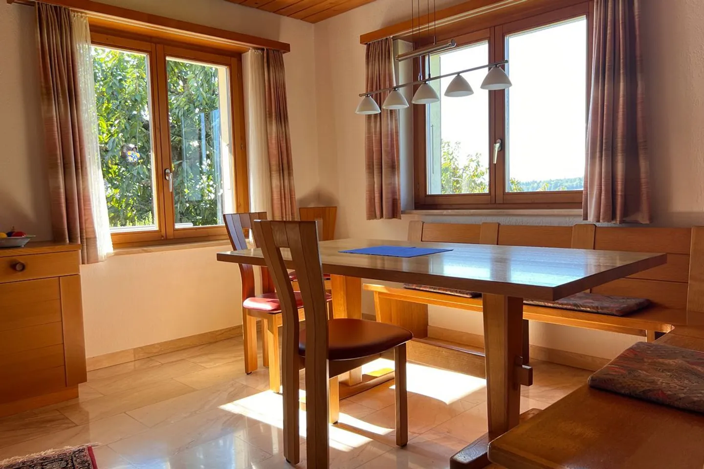 Maison individuelle de 4,5 pièces avec piscine à Radelfingen - Photo 4 sur 13