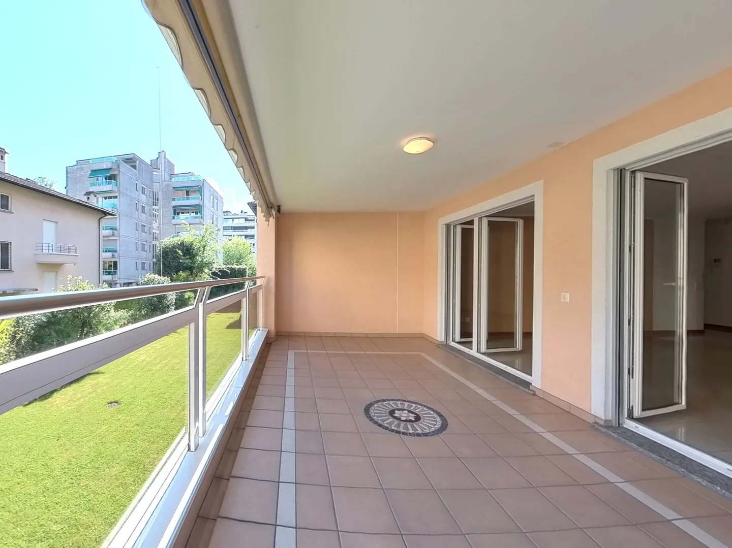 Appartement de 4 pièces et demie avec trois balcons - Photo 1 sur 14