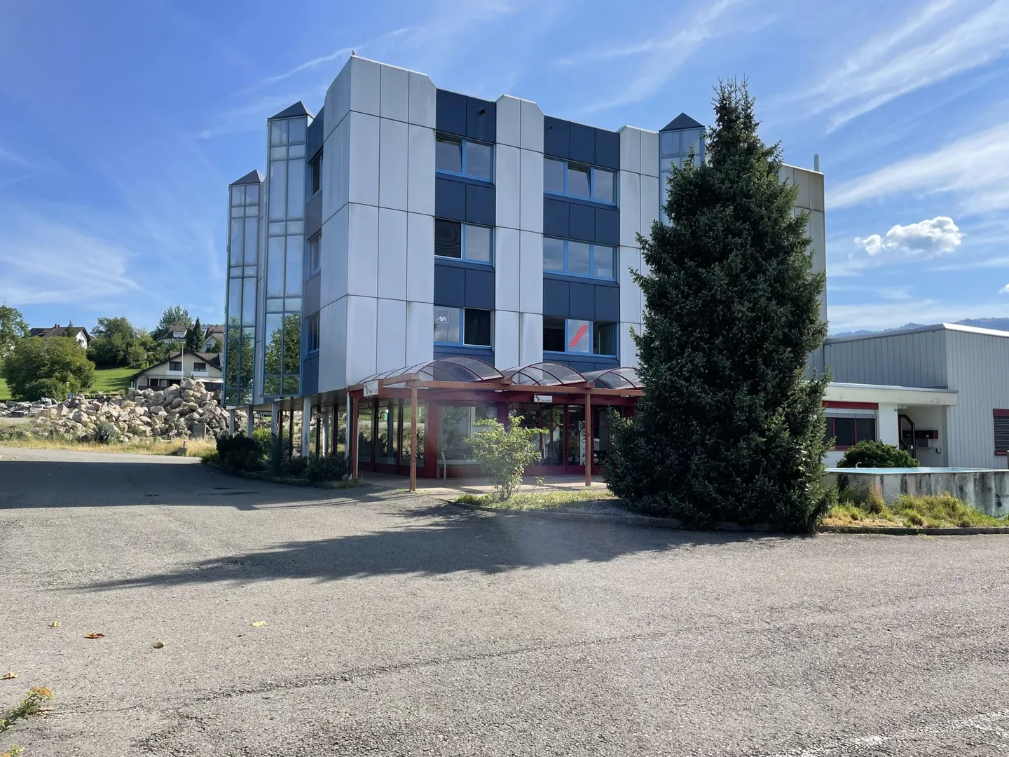 Locali commerciali rappresentativi in posizione privilegiata - Foto 2 di 8