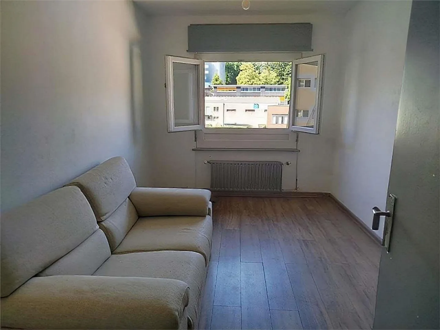 Appartement économique de 3,5 pièces à Vacallo - Dernier étage et pratique pour l'autoroute - Photo 2 sur 4