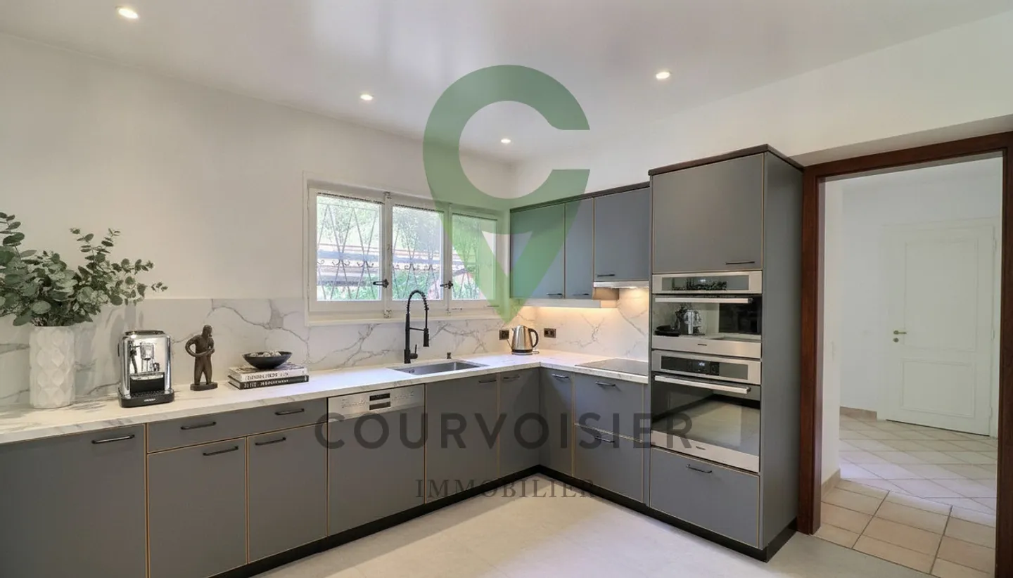 Charming Ground Floor Apartment - Photo 5 of 18