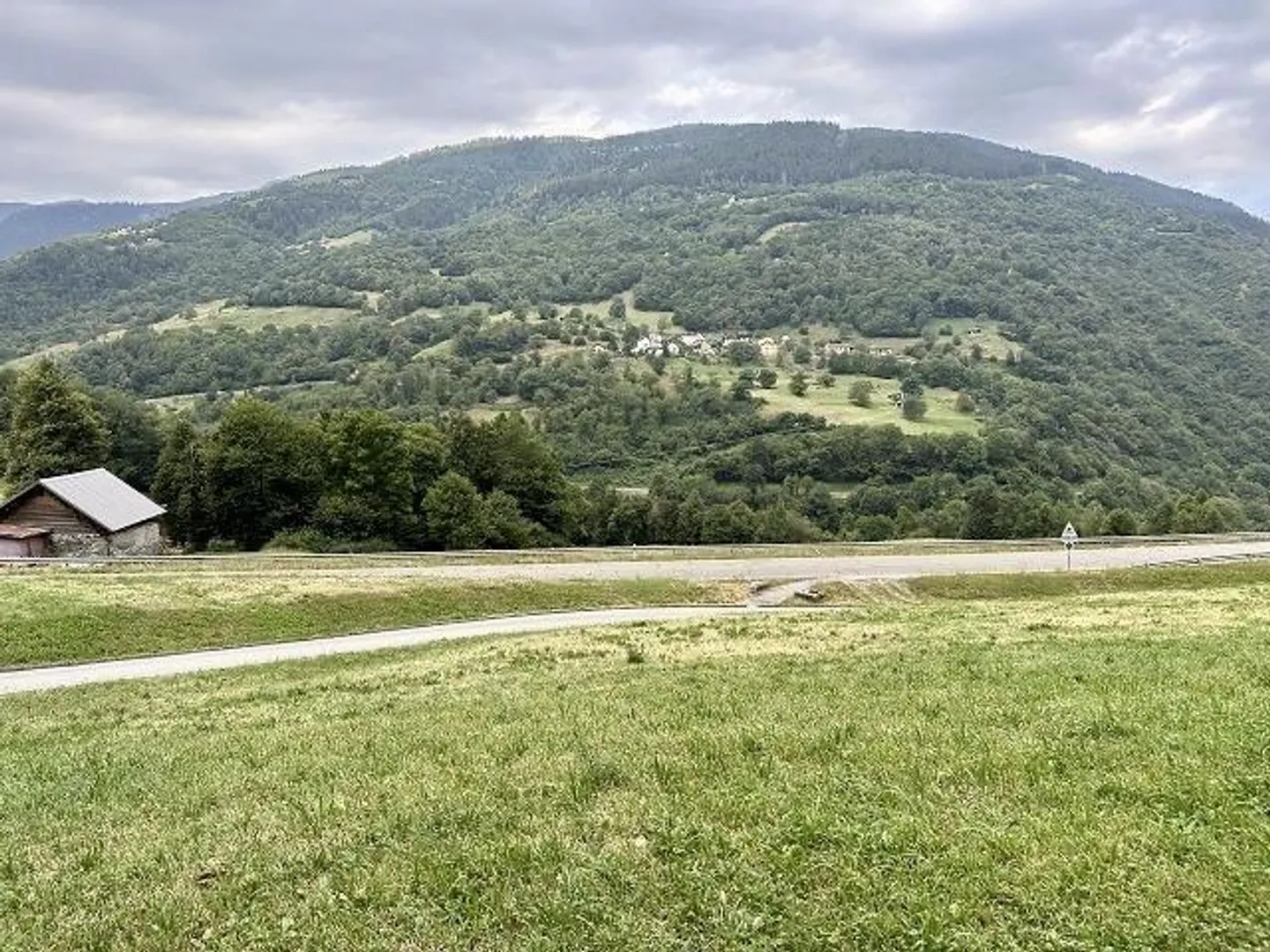 Bauland mit Rustico von 2085 m2 Fläche an sonniger Aussichtslage - Foto 4 von 11