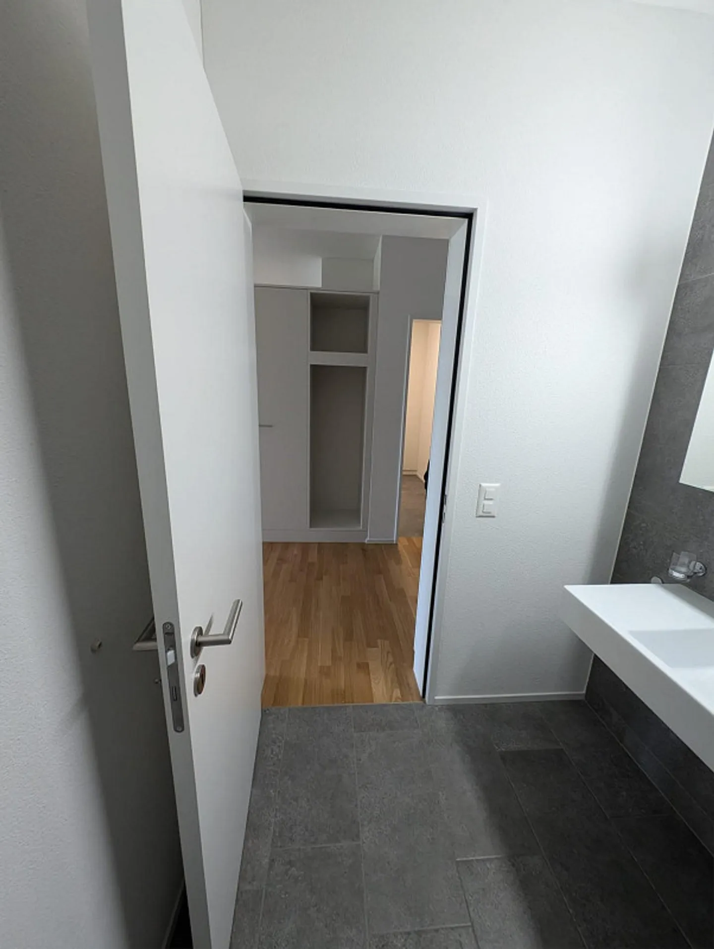 Looking for a new tenant, beautiful 2.5-room apartment with parking space in Cham - Photo 2 of 10