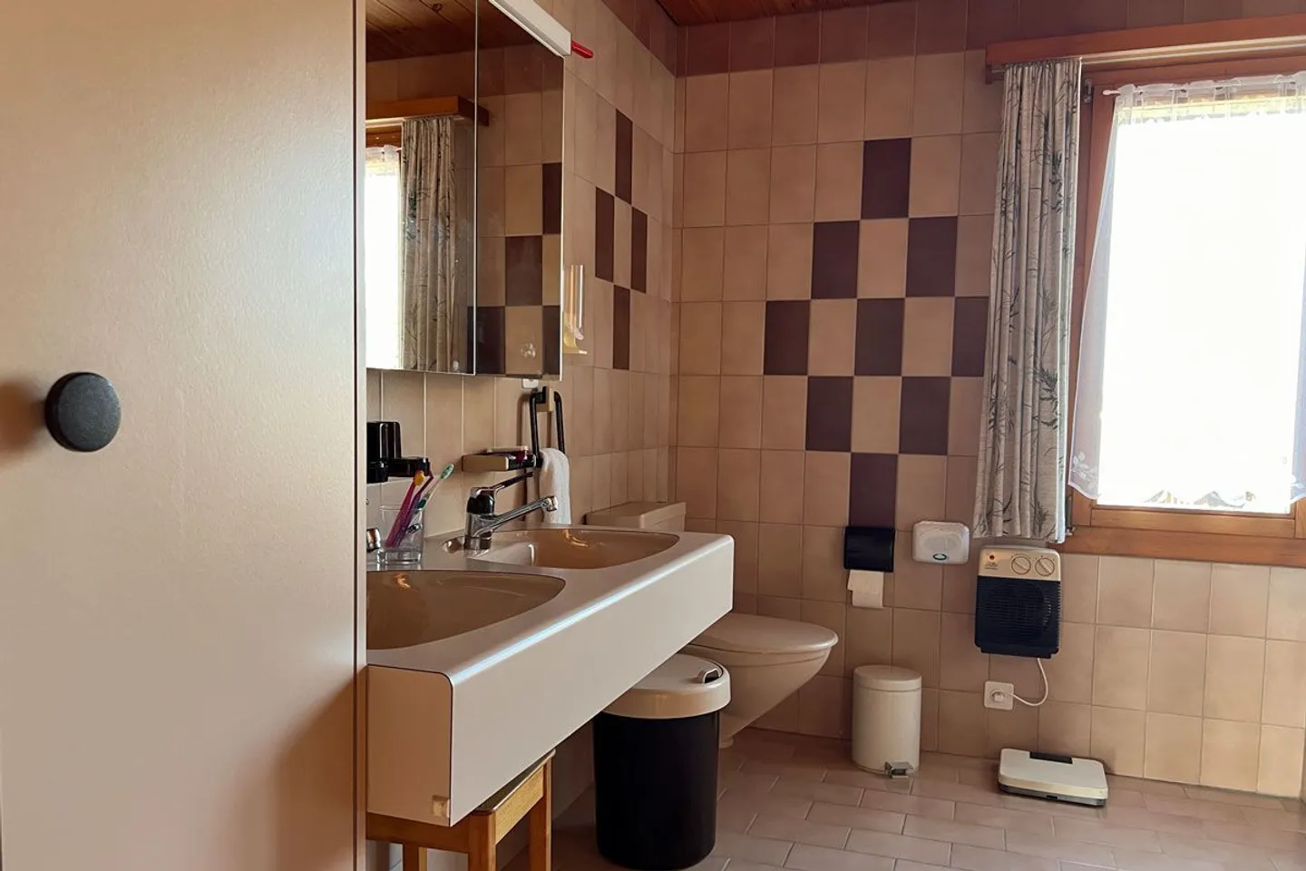 Maison individuelle de 4,5 pièces avec piscine à Radelfingen - Photo 10 sur 13