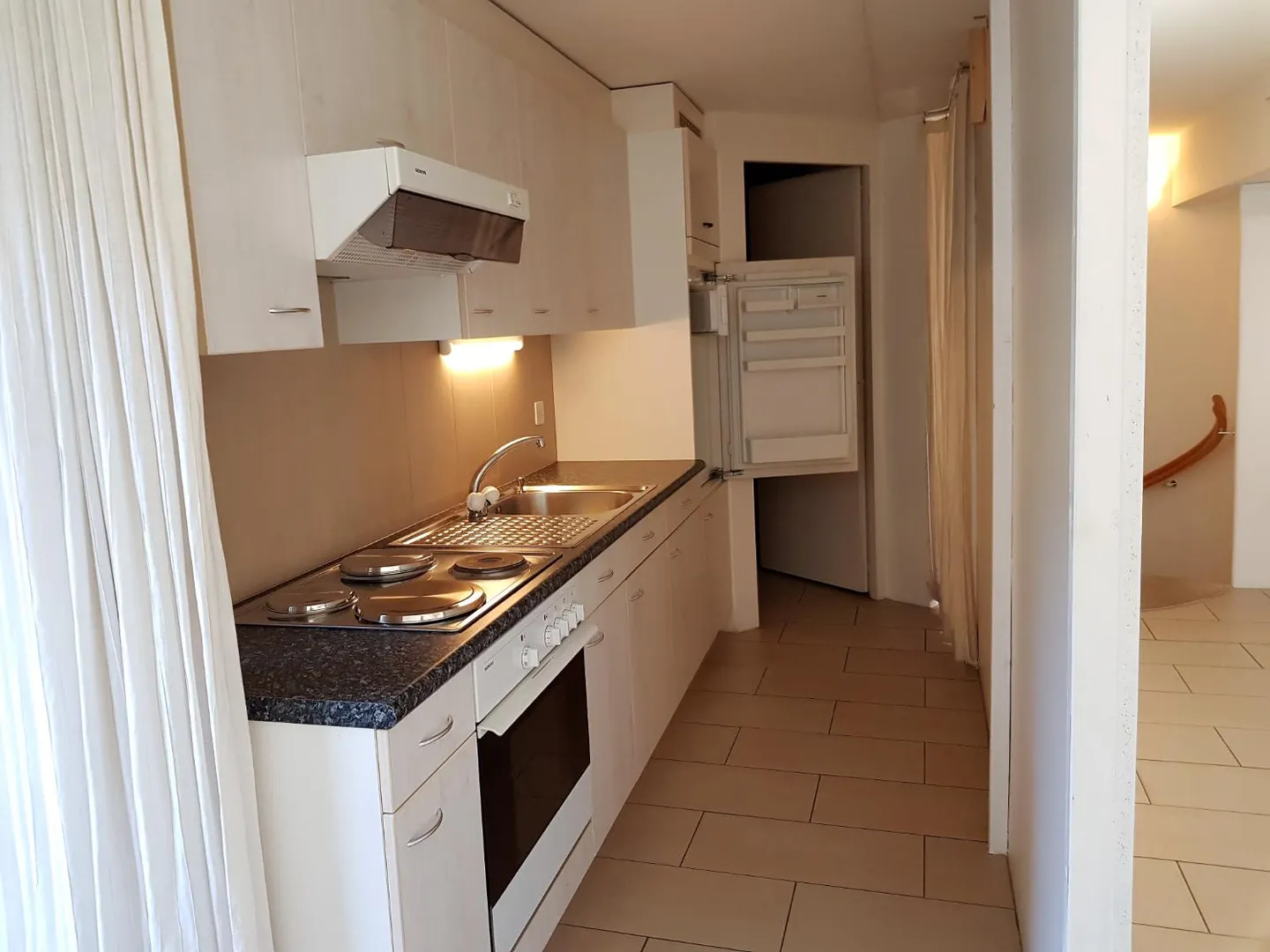 Place de la Collégiale, Valangin - Commercial space for rent on 2 levels - Photo 8 of 14