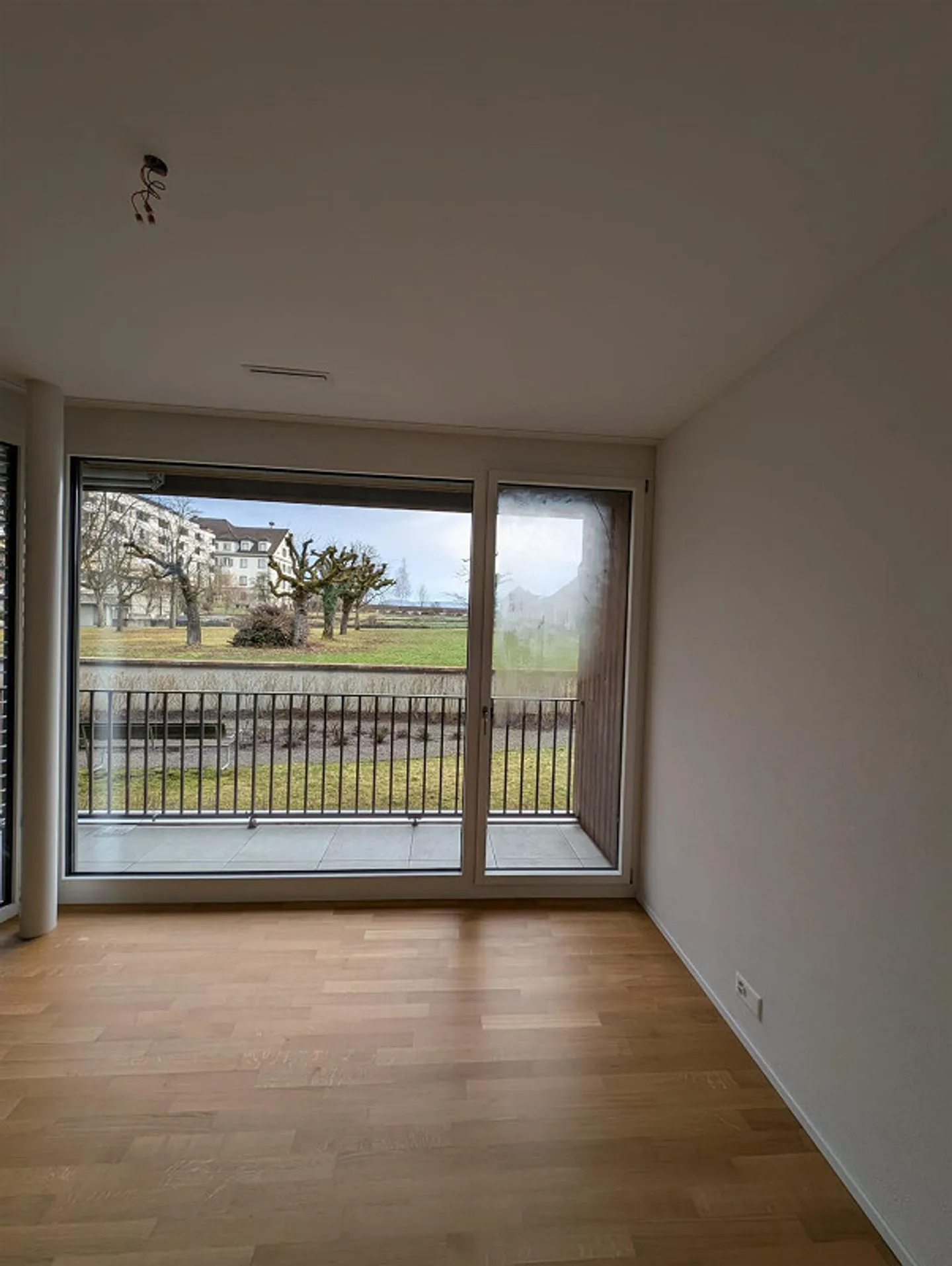 Looking for a new tenant, beautiful 2.5-room apartment with parking space in Cham - Photo 7 of 10