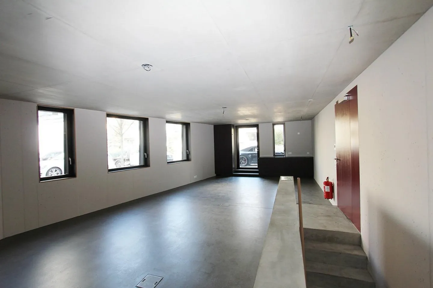 Espace commercial dans une propriété architecturale impressionnante - Photo 2 sur 7
