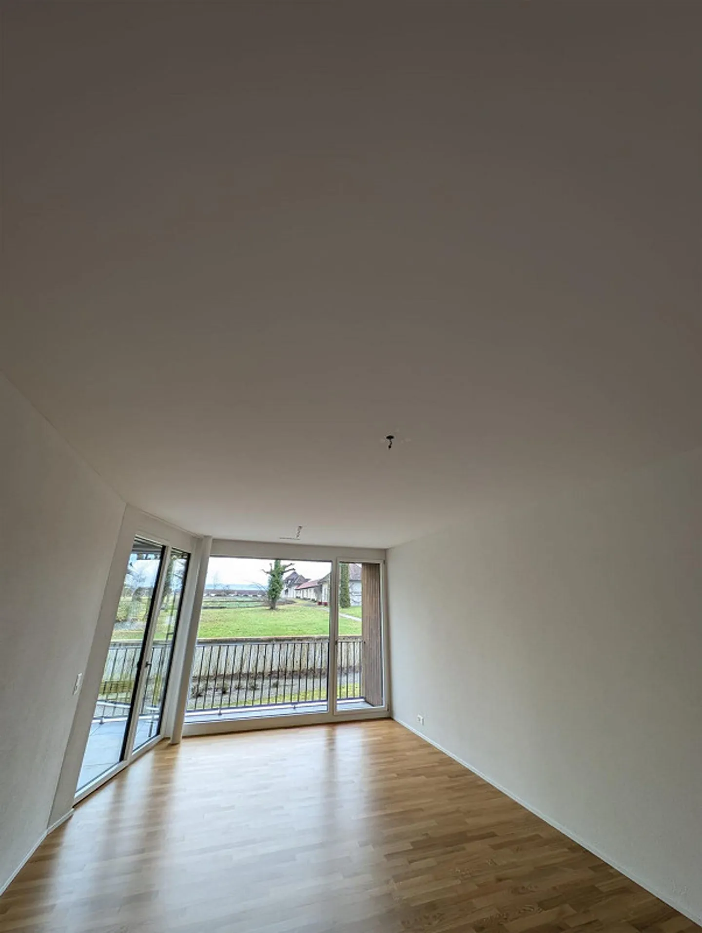 Looking for a new tenant, beautiful 2.5-room apartment with parking space in Cham - Photo 8 of 10