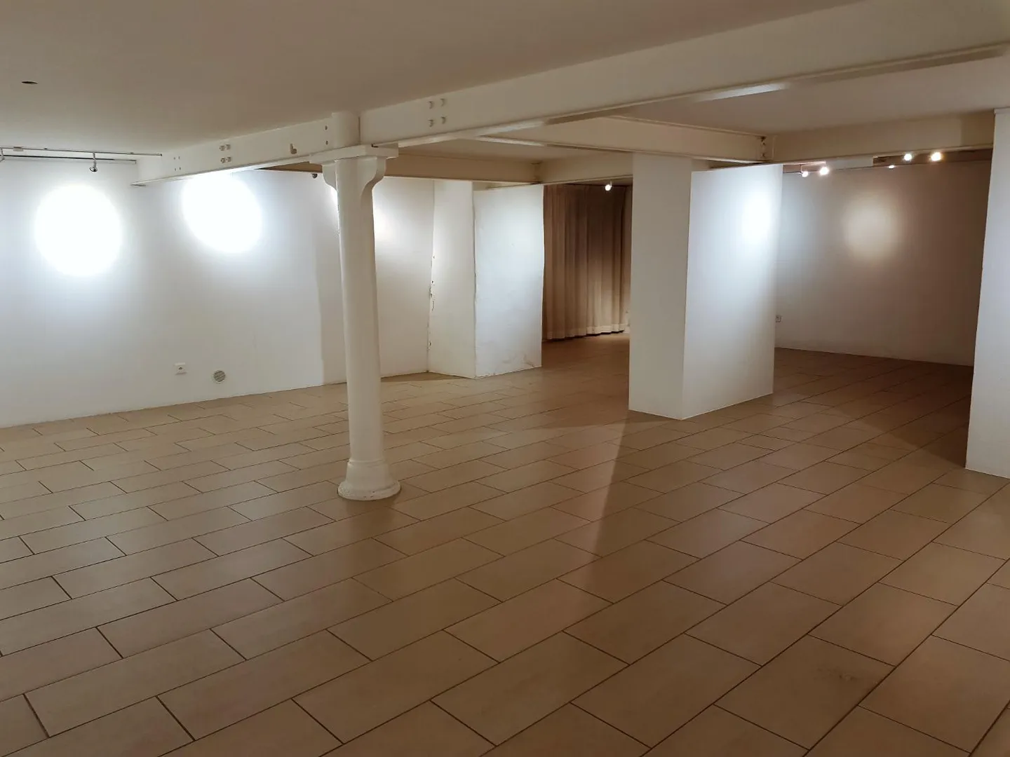 Place de la Collégiale, Valangin - Commercial space for rent on 2 levels - Photo 12 of 14