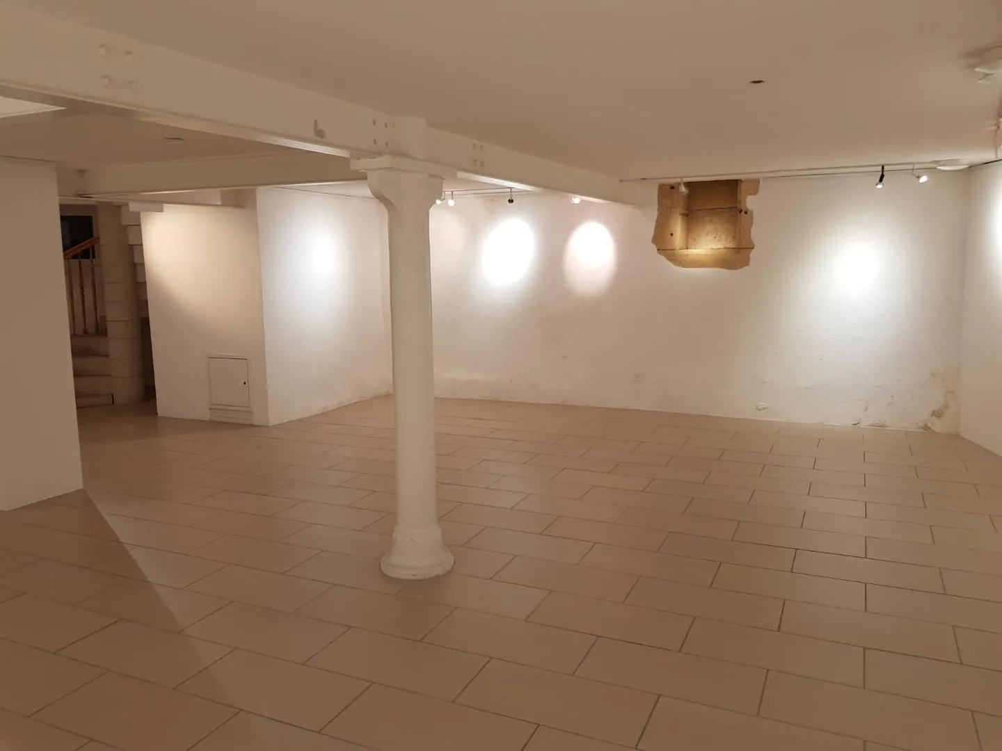 Place de la Collégiale, Valangin - Commercial space for rent on 2 levels - Photo 13 of 14