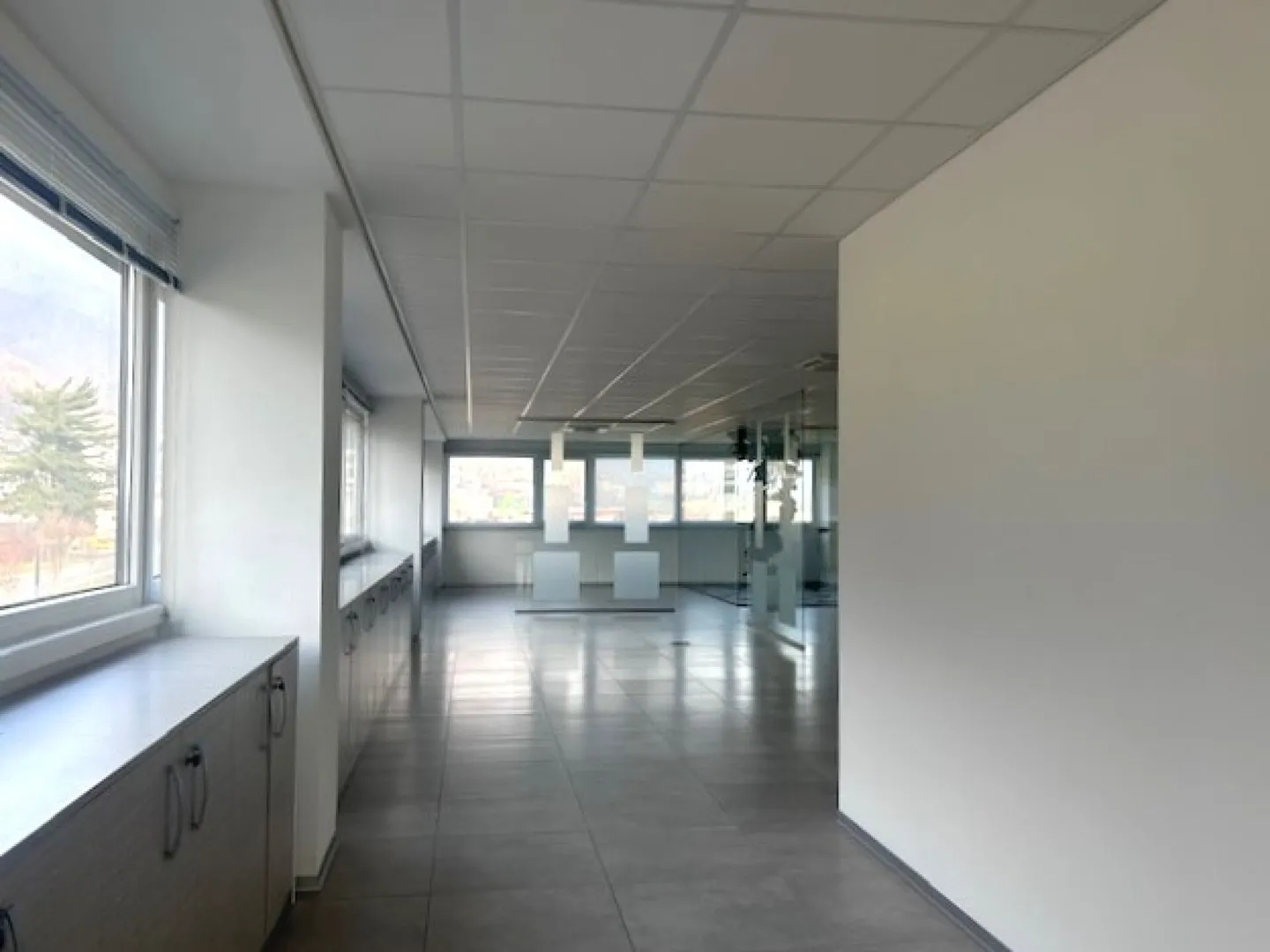 UFFICI IN MODERNO STABILE - Foto 10 di 18