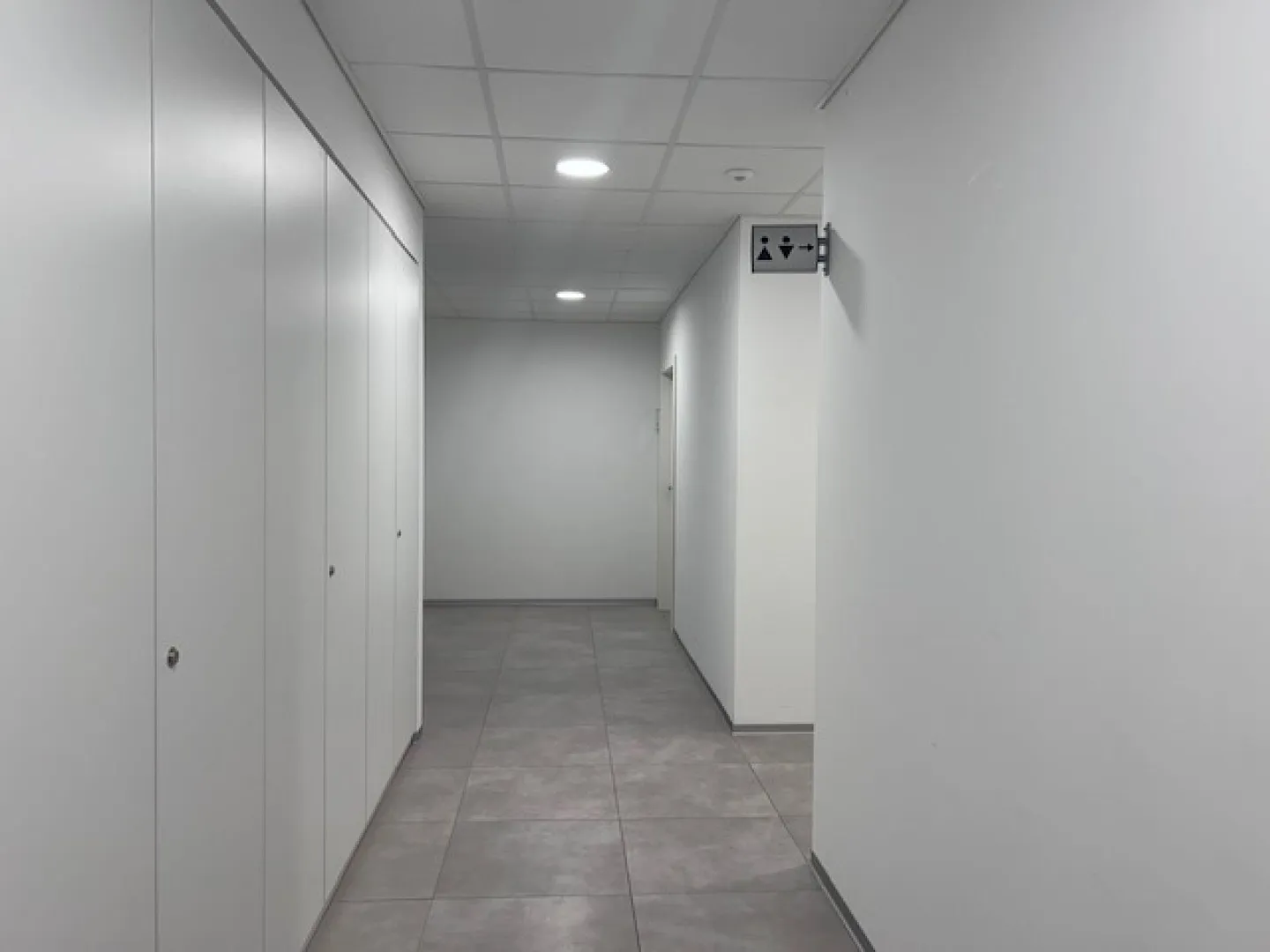 UFFICI IN MODERNO STABILE - Foto 11 di 18