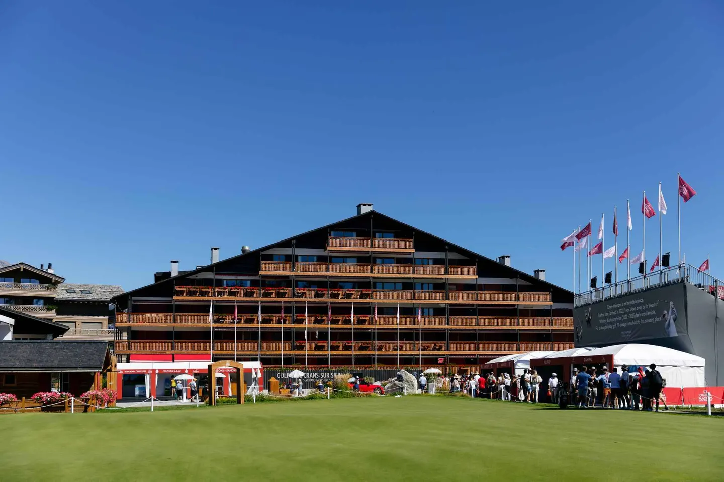 Situazione eccezionale - 4.5 stanze CON VISTA IMPRENDIBILE SUL GOLF E STUDIO INDIPENDENTE - Foto 1 di 13