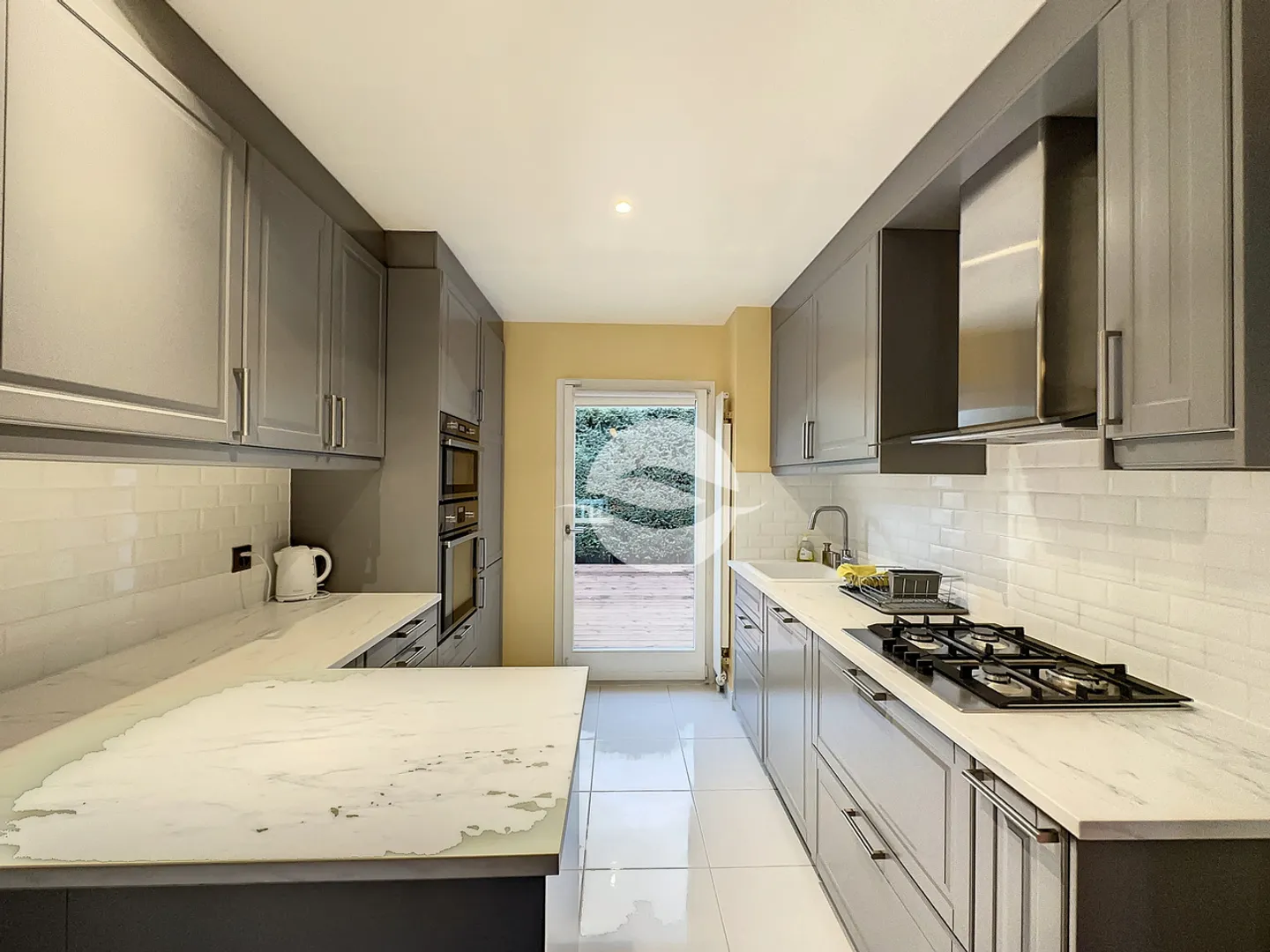 Villa adiacente affascinante 6 stanze - Foto 3 di 12