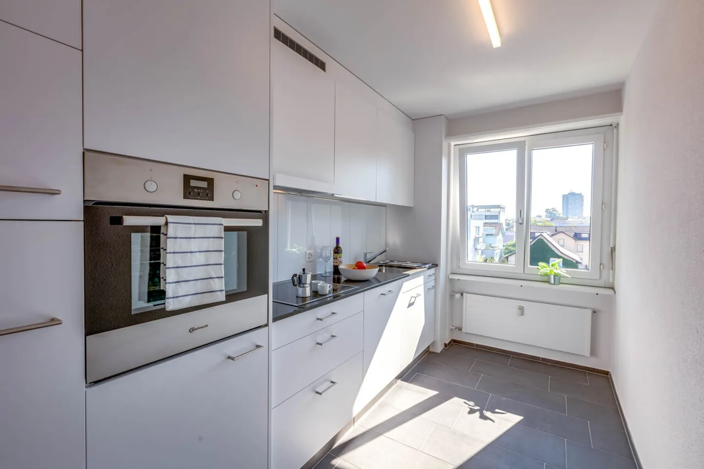 Modern Single Apartment with Balcony - Photo 2 of 4