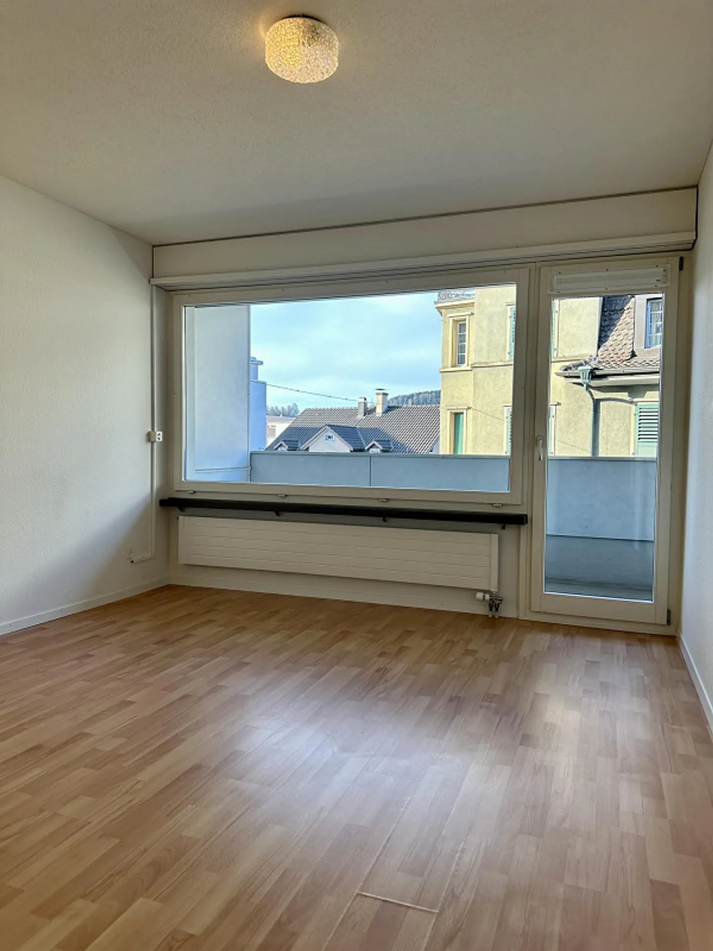 Vivere centralmente a Baar - luminoso, pratico e con balcone - Foto 1 di 10