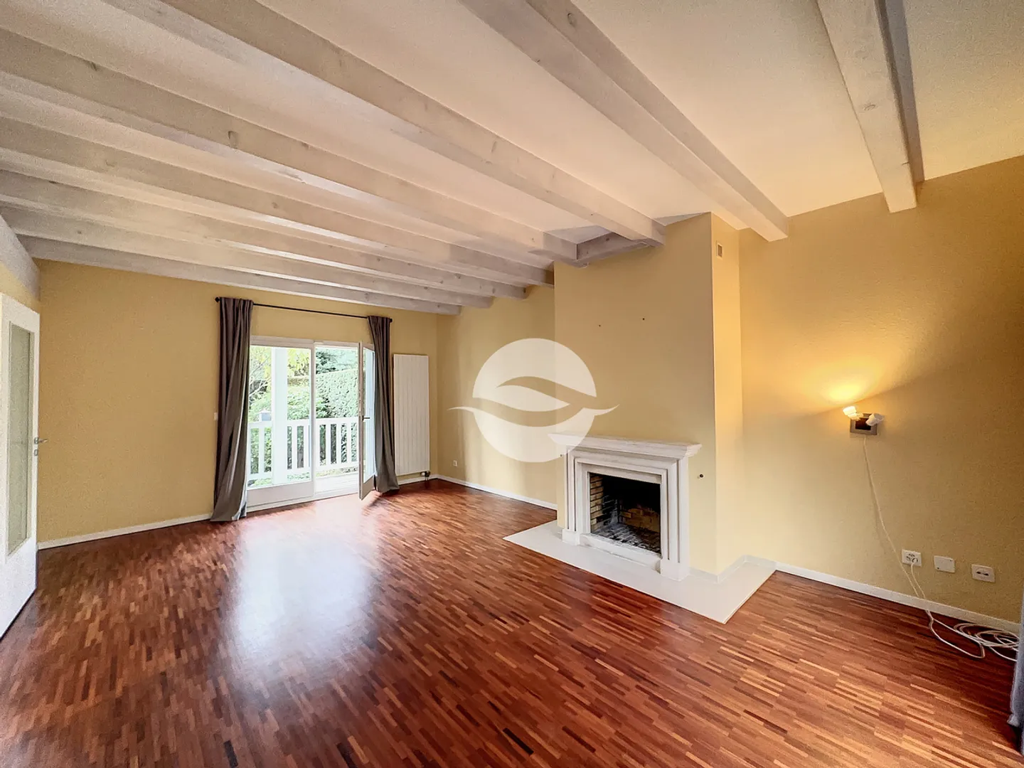 Villa adiacente affascinante 6 stanze - Foto 4 di 12