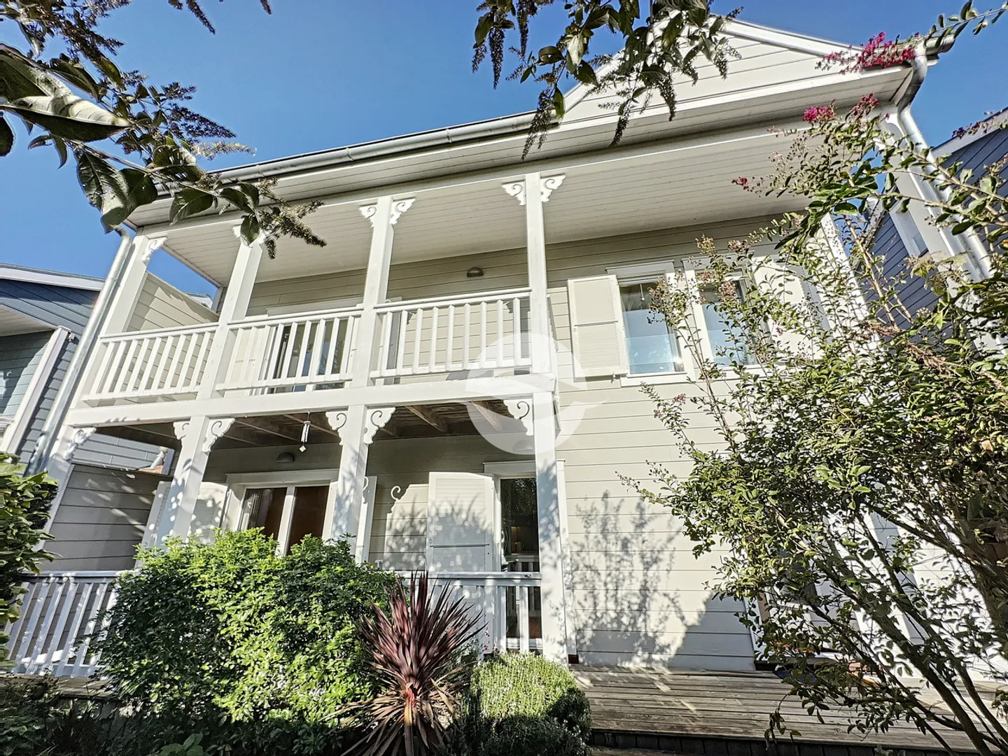 Villa adiacente affascinante 6 stanze - Foto 1 di 12